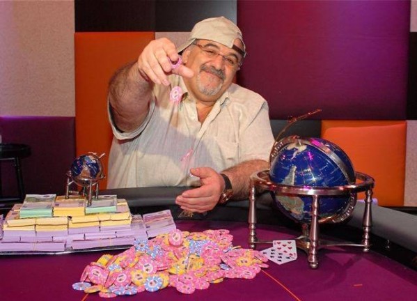 http://pokerdb.thehendonmob.com/pictures/Roger%20Hairabedian.jpg